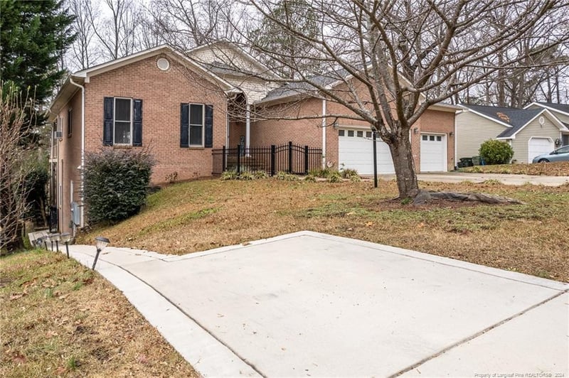 367 Conifer Dr, Fayetteville, NC 28314