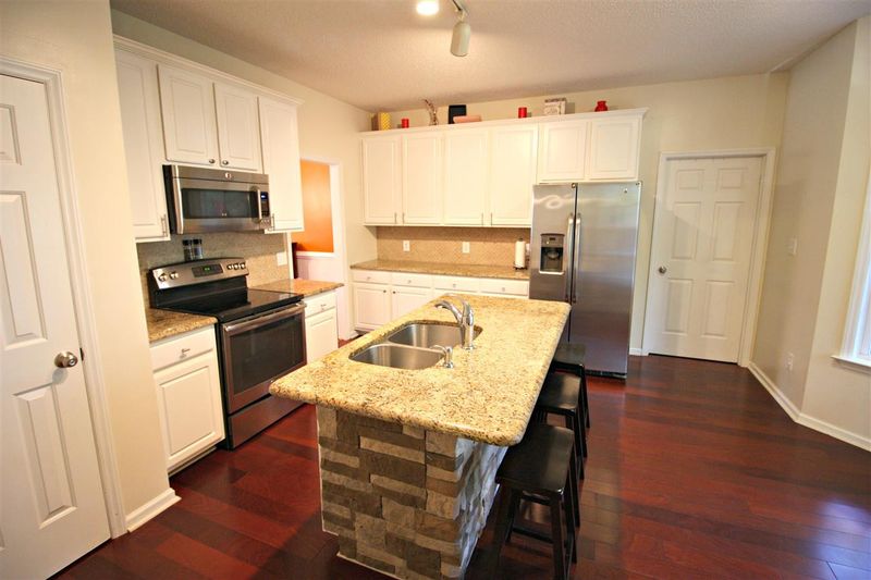 367 Spearhead Pl, Clayton, NC 27520
