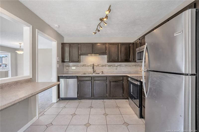 3672 Highgate Dr, Hope Mills, NC 28348