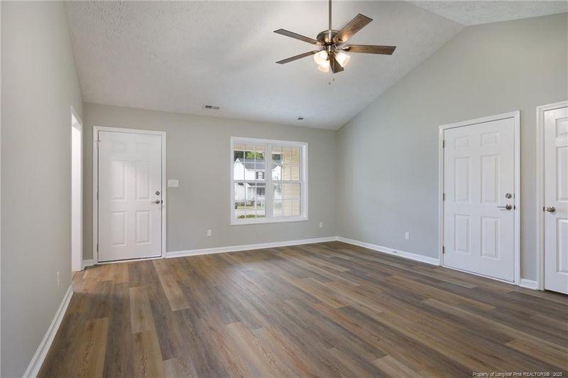 3678 Pioneer Dr, Hope Mills, NC 28348
