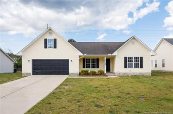 3678 Pioneer Dr, Hope Mills, NC 28348