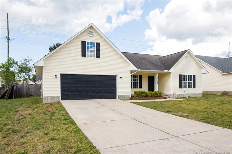 3678 Pioneer Dr, Hope Mills, NC 28348