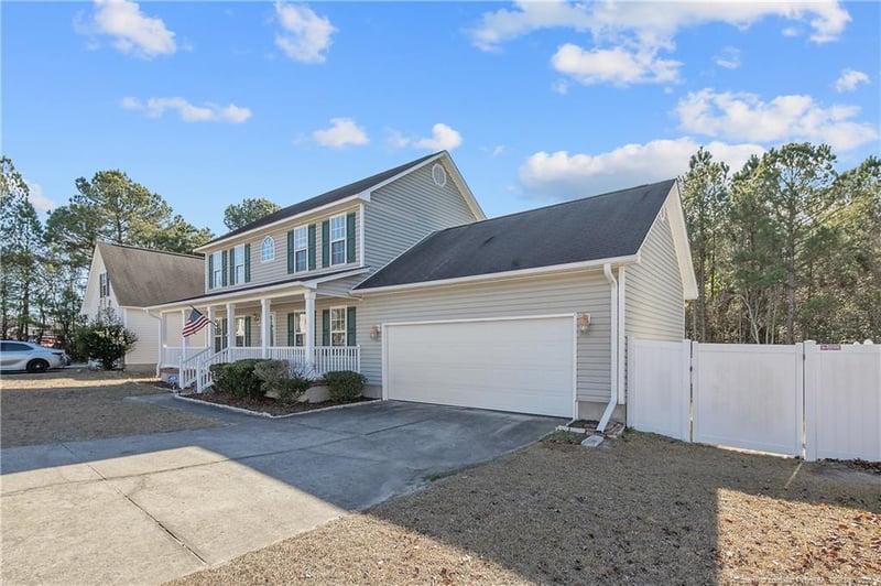 3679 Pioneer Dr, Hope Mills, NC 28348