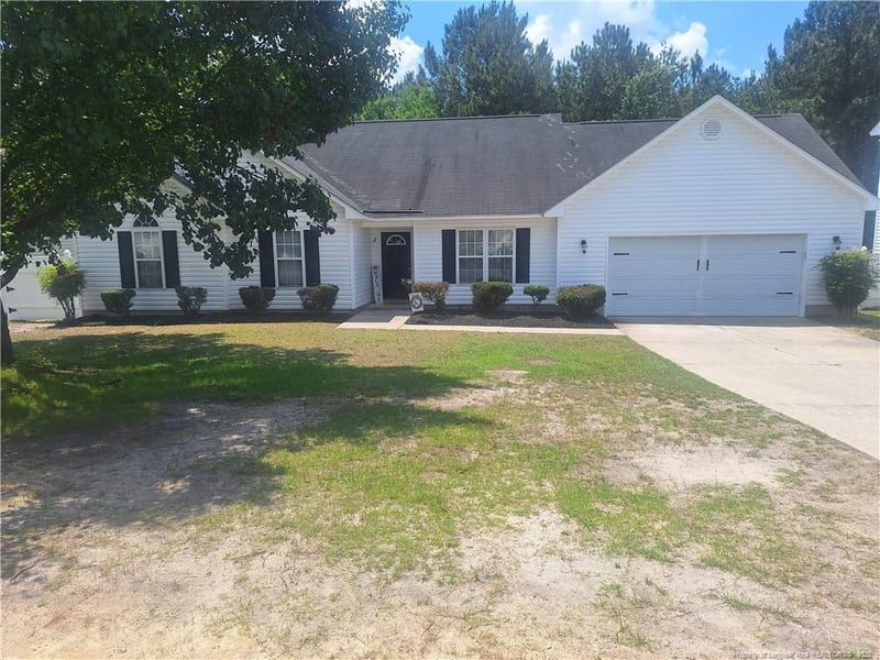 3681 Pioneer Dr, Hope Mills, NC 28348