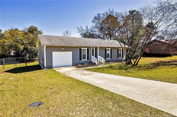 3690 Highgate Dr, Hope Mills, NC 28348