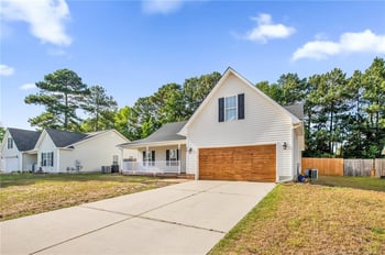3696 Pioneer Dr, Hope Mills, NC 28348