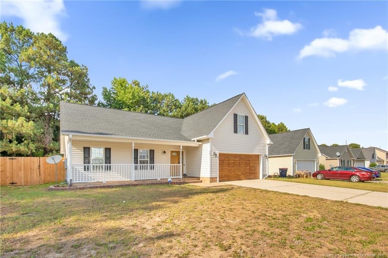 3696 Pioneer Dr, Hope Mills, NC 28348