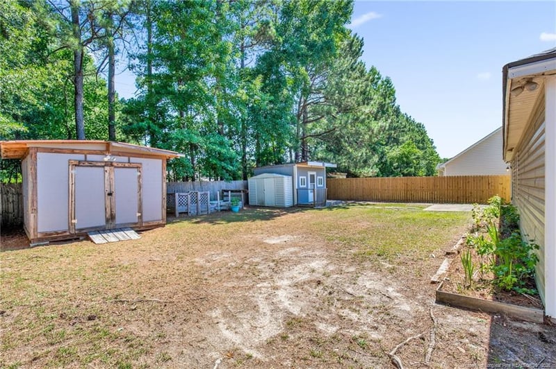3698 Pioneer Dr, Hope Mills, NC 28348