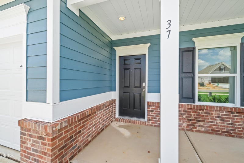 37 Chardonnay Dr, Lillington, NC 27546