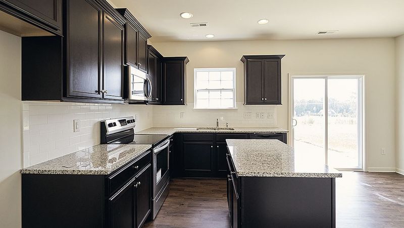 37 Prairie St, Clayton, NC 27527