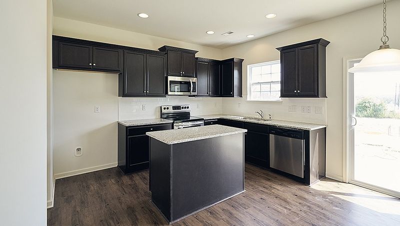 37 Prairie St, Clayton, NC 27527
