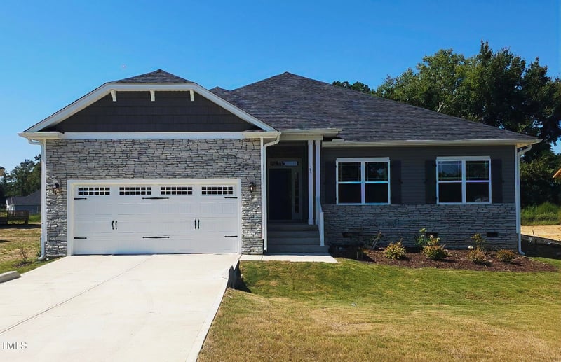 37 Shoreline Dr, Lillington, NC 27546