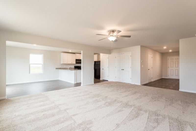370 Windbreak Ln, Youngsville, NC 27596