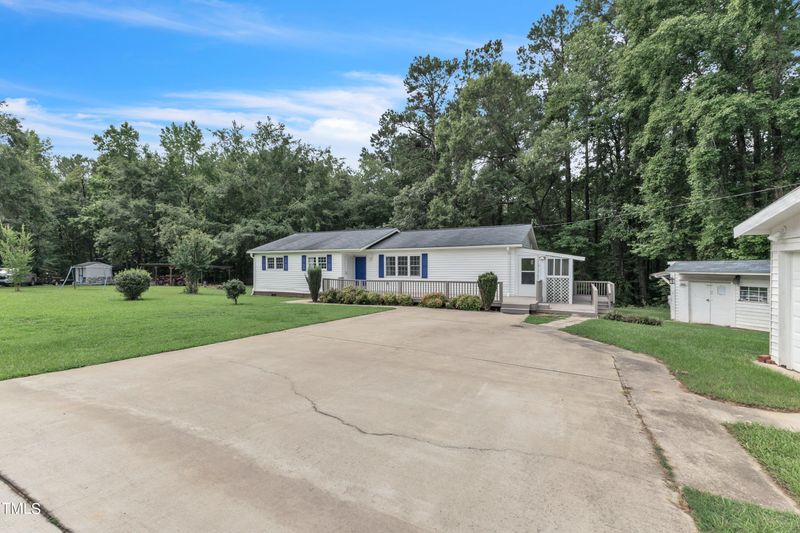 3701 Manor Dr, Clayton, NC 27520