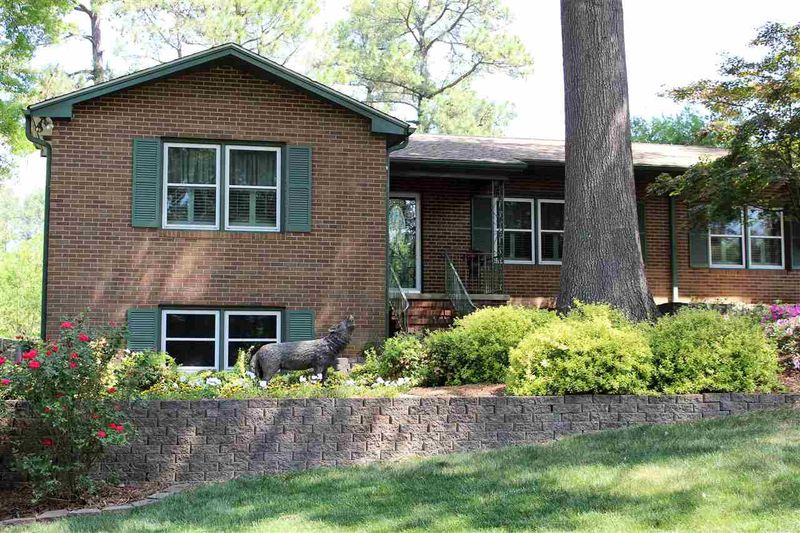 3704 Eakley Ct, Raleigh, NC 27606
