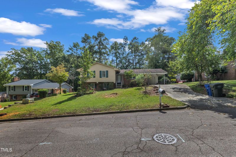 3704 Lancelot Ct, Raleigh, NC 27604