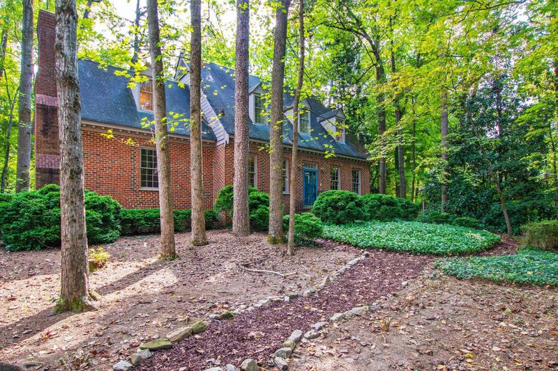 3704 Shadybrook Dr, Raleigh, NC 27609