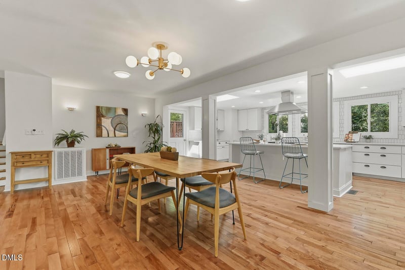 3704 Swann St, Raleigh, NC 27612