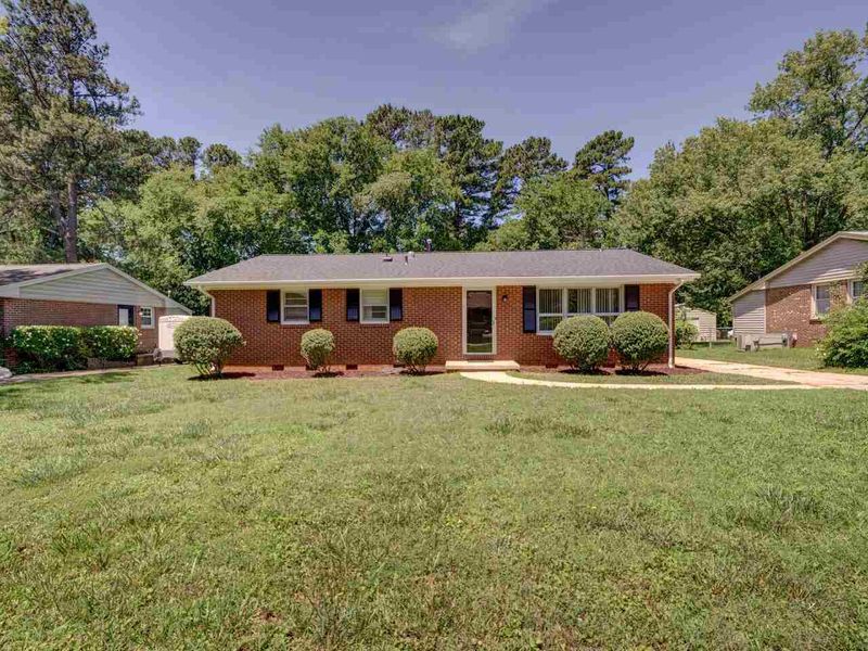 3705 Huntleigh Dr, Raleigh, NC 27604