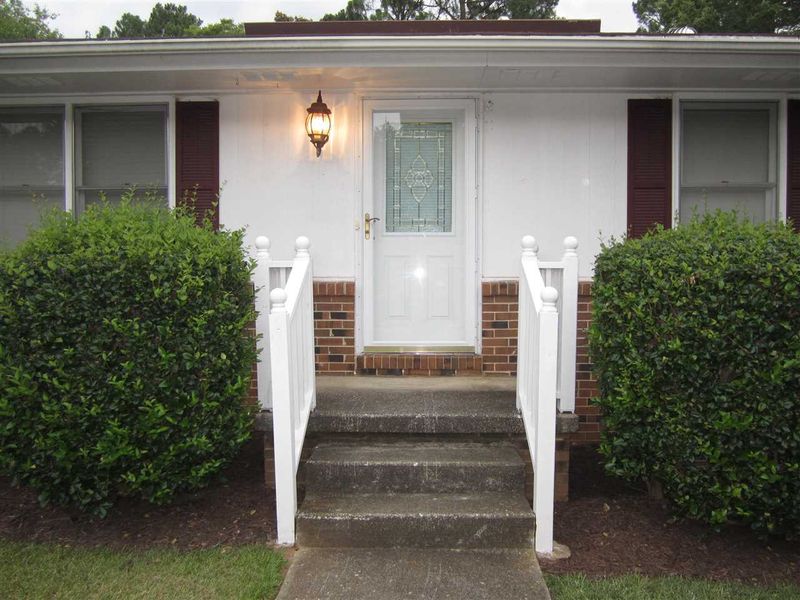 3708 Huntleigh Dr, Raleigh, NC 27604