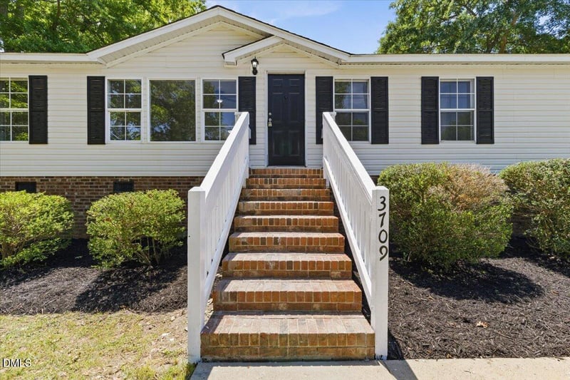 3709 Wyndfair Dr, Fuquay Varina, NC 27526