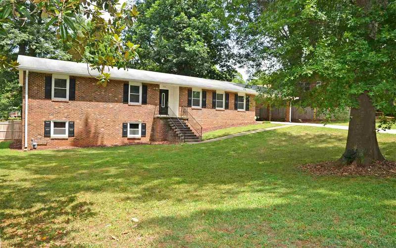 3710 Eakley Ct, Raleigh, NC 27606