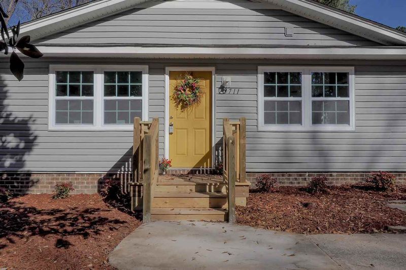 3711 Four Seasons Dr, Durham, NC 27707