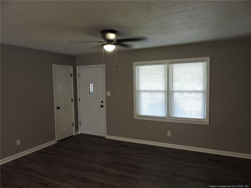 3713 Colonial Cv, Hope Mills, NC 28348