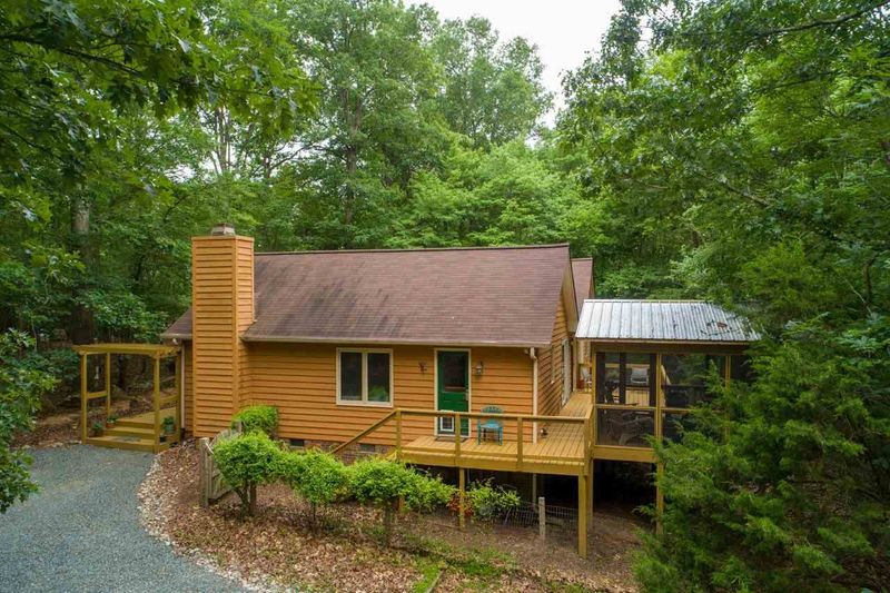 3713 Moonlight Dr, Chapel Hill, NC 27516
