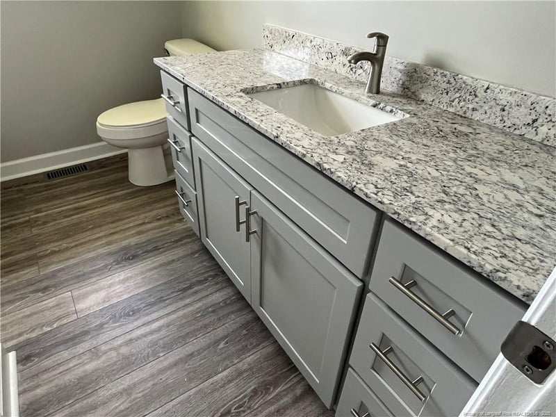 3717 Colonial Cv, Hope Mills, NC 28348