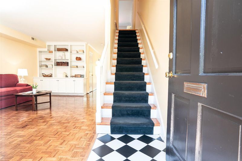 3718 Jamestown Cir, Raleigh, NC 27609