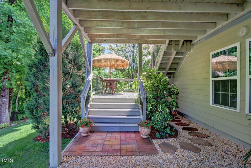 372 Farnleigh Dr, Chapel Hill, NC 27517