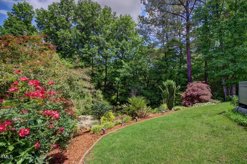 372 Farnleigh Dr, Chapel Hill, NC 27517