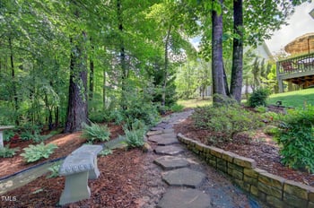 372 Farnleigh Dr, Chapel Hill, NC 27517