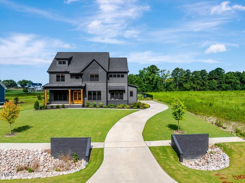 372 Meadow Walk Dr, Fuquay Varina, NC 27526