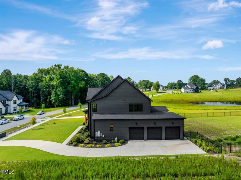 372 Meadow Walk Dr, Fuquay Varina, NC 27526