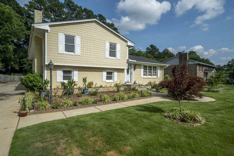 3720 Huntleigh Dr, Raleigh, NC 27604