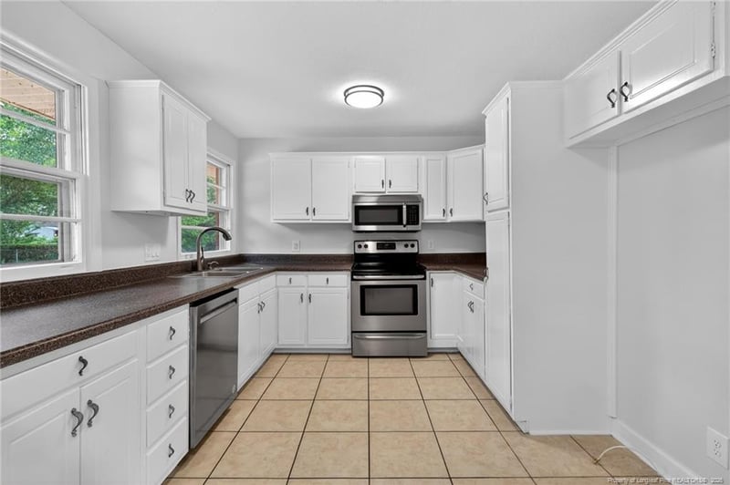 3721 Berger Dr, Fayetteville, NC 28304