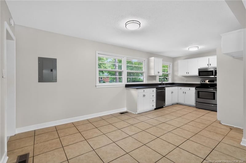3721 Berger Dr, Fayetteville, NC 28304