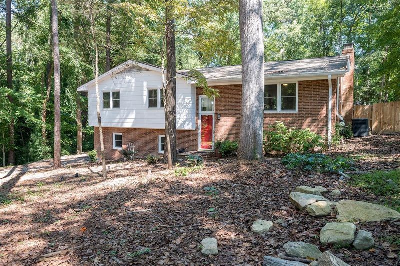 3721 Colewood Dr, Raleigh, NC 27604