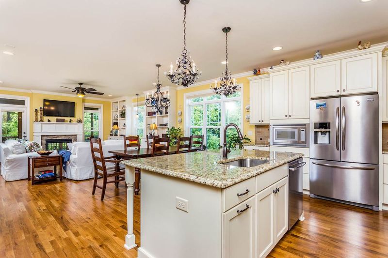 373 Dark Forest Dr, Chapel Hill, NC 27516