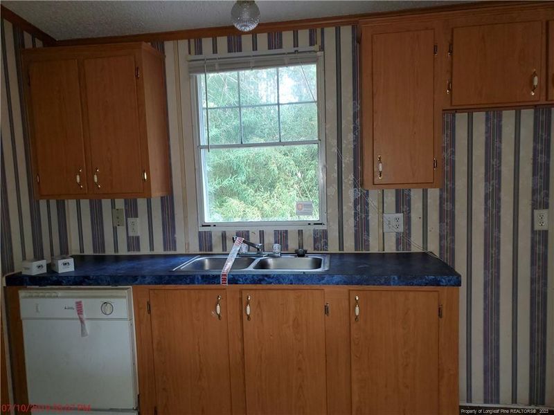 373 Deer View Dr, Sanford, NC 27332