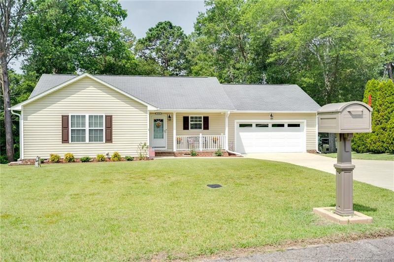 3732 Maranatha Dr, Hope Mills, NC 28348