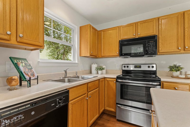 3735 Bison Hill Ln, Raleigh, NC 27604