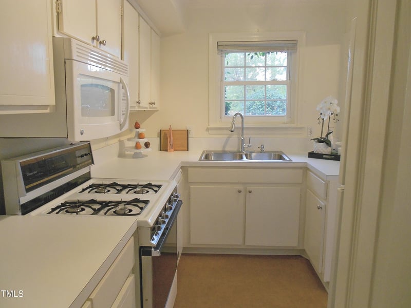 3738 Jamestown Cir, Raleigh, NC 27609