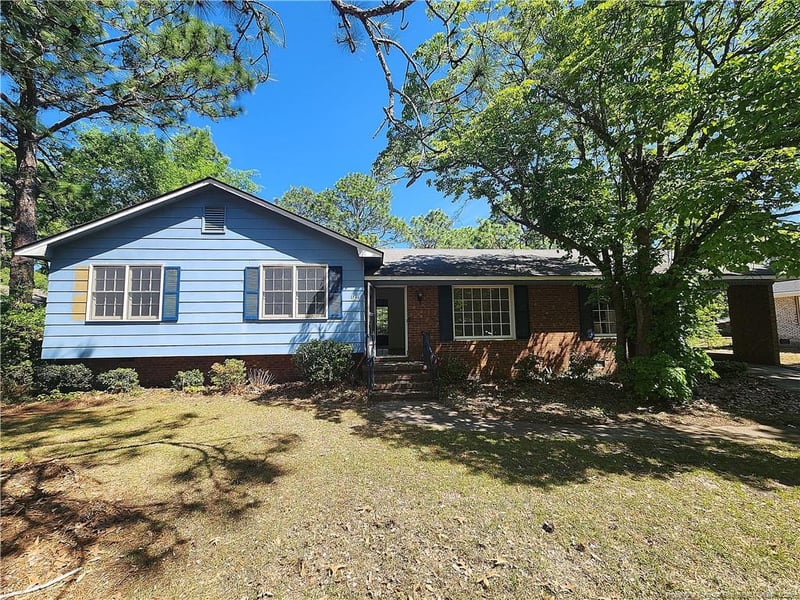 3748 Masters Dr, Hope Mills, NC 28348