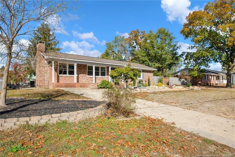 3754 Golfview Dr, Hope Mills, NC 28348