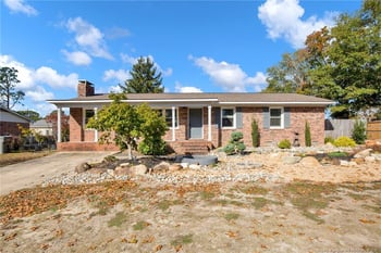 3754 Golfview Dr, Hope Mills, NC 28348