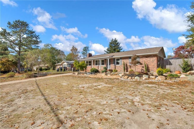 3754 Golfview Dr, Hope Mills, NC 28348