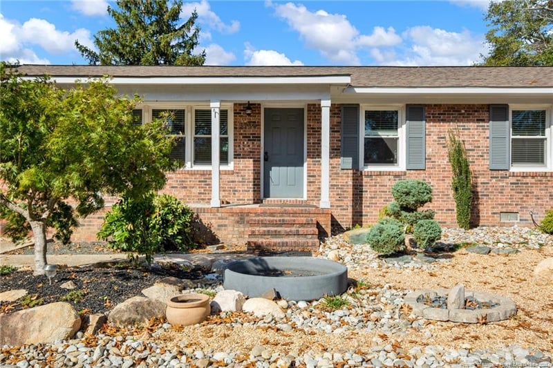 3754 Golfview Dr, Hope Mills, NC 28348